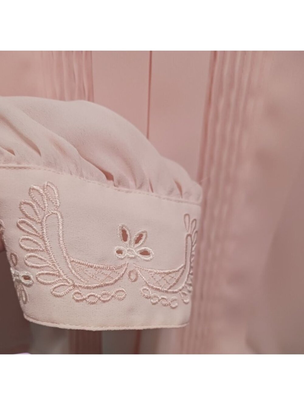 Laura&Jayne WomenBack Button Blouse Embroidered & Pleated Blush Pink Petite 10 - Picture 7 of 10
